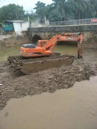 水上清淤挖掘机出租 河道治理设备 湖面清理水草