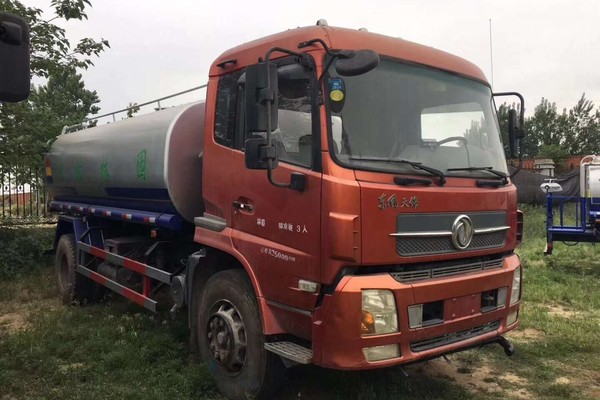 二手东风天锦一14.5吨洒水车，东风康明斯6缸190马力