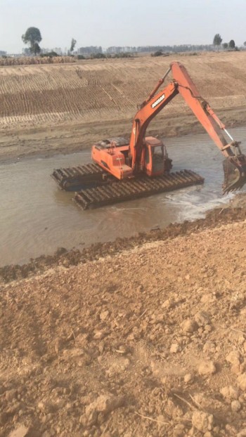 水陸兩用挖掘機出租 水陸挖掘機出租 水挖機租賃