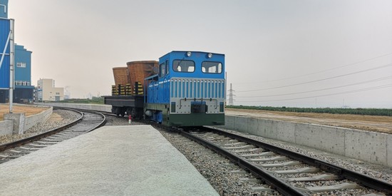 大型轨道式柴油液力牵引机车