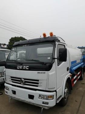 东风D7洒水车8/9方现车出售，可定做