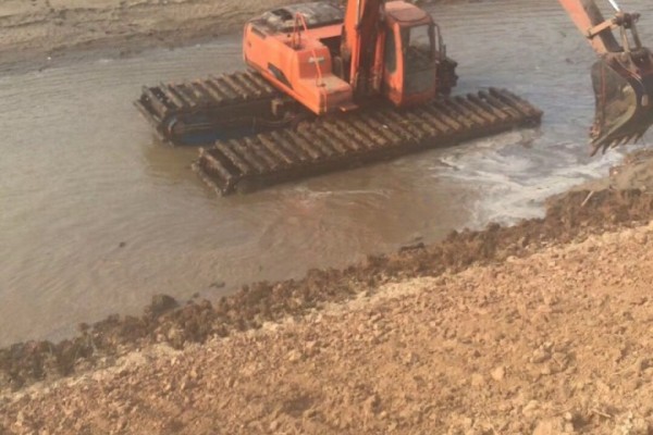 水陸兩用挖掘機改裝廠家  濕地挖機生產專家