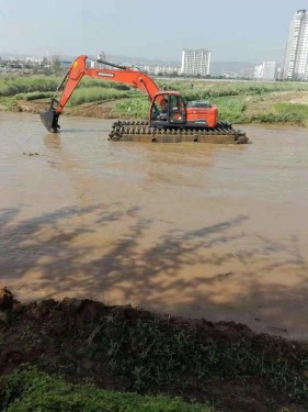 河道清理专家 两栖挖掘机出租 水挖机租赁