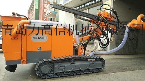 供應誌高420工程樁工機械打孔用的履帶式全液壓潛孔鑽機 中國路麵機械網