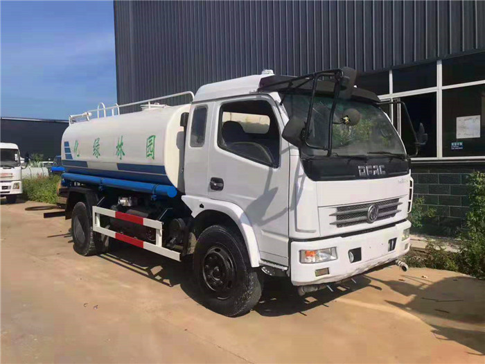 青海洒水车_绿化浇水车_路面冲洗车_运水车_多少钱一辆？可以分期按揭买车。