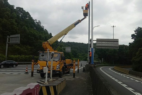 出租徐工高空作業(yè)車高空車云梯車出租登高車出租路燈維修車出租