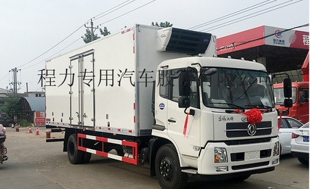 东风天锦7.4米冷藏车