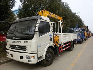 东风厢长4.35随车吊