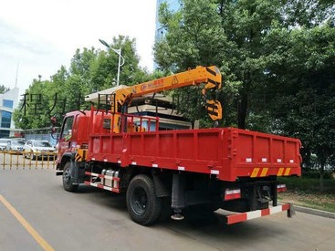 东风特商6.3吨程力随车吊