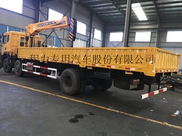 东风T5小三轴10吨随车吊