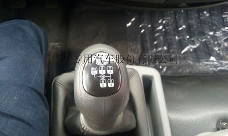 解放小三轴前四后四平板拖车