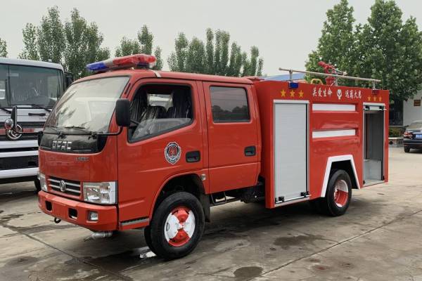 供應東風多利卡雙排2噸水罐消防車