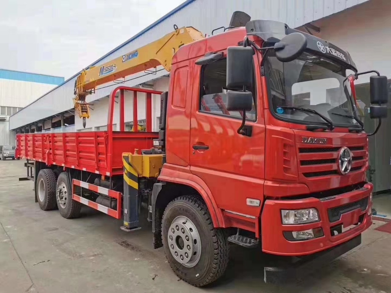 廣東徐工隨車吊哪裏便宜，東莞8噸隨車吊哪裏好，隨州隨車吊廠家直銷