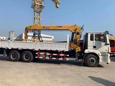 福建后八轮随车吊哪里便宜，福州徐工随车吊厂家直销，随州12吨随车吊哪里质量好