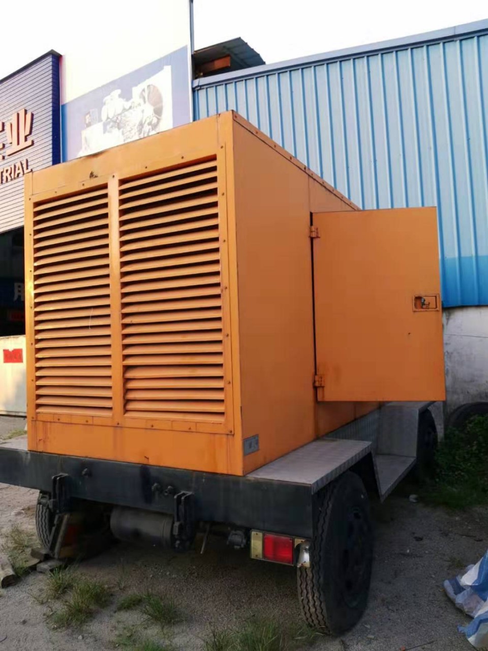 出售310KW靜音型二手發電機組康明斯NTA855-G2A拖車發電機(組)