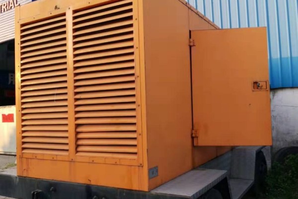 出售310KW静音型二手发电机组康明斯NTA855-G2A拖车发电机(组)
