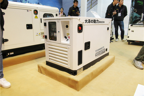 18kw靜音柴油發電機四缸水冷