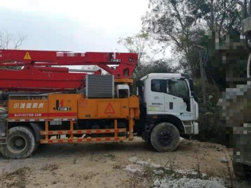 柳州低價出售一台18年二手福田30米泵車