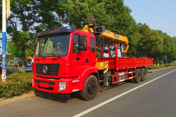 甘肅徐工隨車吊多少錢，嘉峪關(guān)12噸隨車吊哪里便宜，專汽之都隨車吊廠家直銷