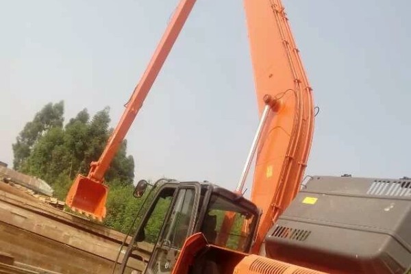 广东云浮卡特小松挖机加长臂改装厂家，用途和价位均可咨询