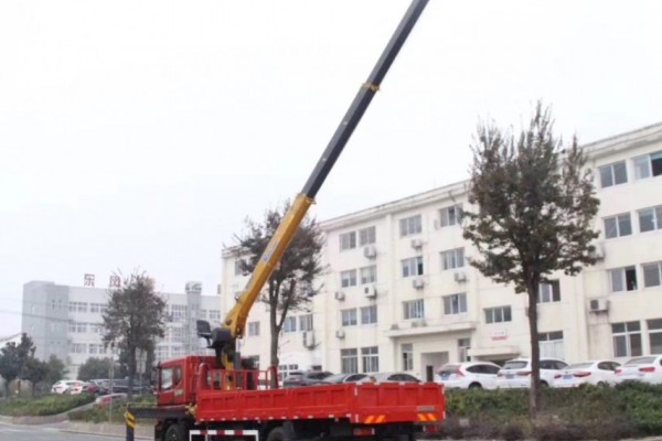 供应徐工8吨G型臂随车吊工作半径15米单桥货箱6.1米徐工8吨型臂
