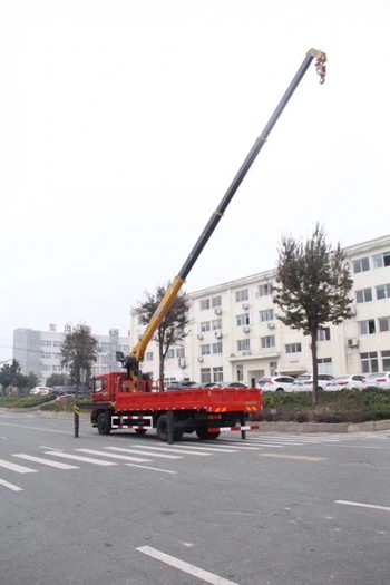 供应徐工8吨G型臂随车吊工作半径15米单桥货箱6.1米徐工8吨型臂