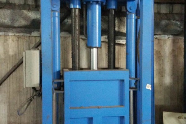 惠州專業維修冷熱壓機丨四柱機維修丨廢紙廢鐵打包機漏油維修