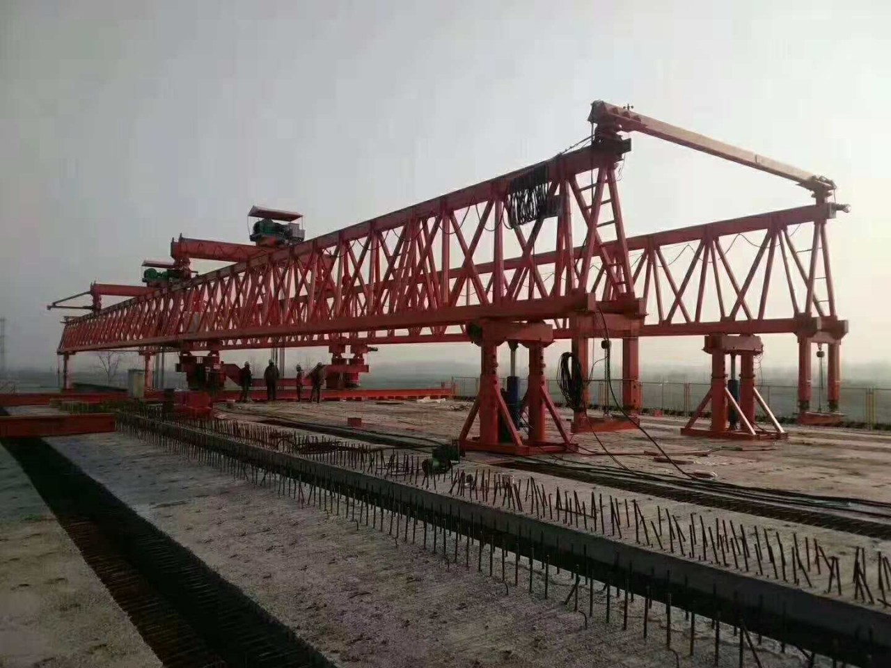 架橋機   架橋機械  架橋設備  定製架橋機  坡度架橋機 公路鐵路架橋機  二手架橋機 二手路橋設備