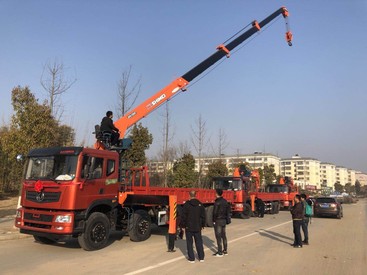石煤随车吊三台齐发到山西12吨随车吊前四后八随车吊