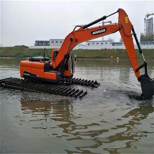 河道清淤設備 船挖出租 水上淤泥清理挖掘機租賃 濕地挖掘機