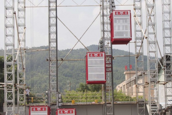 广州供应施工电梯 逸安双笼变频施工升降机 建筑工地人货施工电梯
