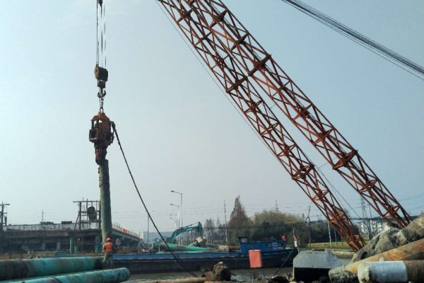 上海奉賢區橋樁拔樁 拔樁清障專業水泥方樁拔除地下障礙物清障施工