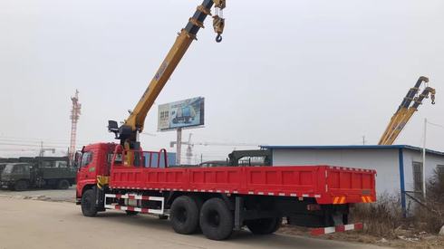 东风畅行后八轮玉柴240马力随车吊三轴徐工12吨随车吊