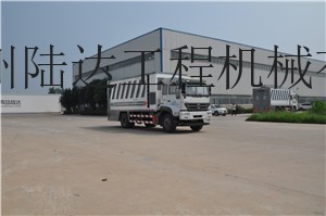 供应陆达12方重汽斯太尔粉料撒布车水泥撒布车