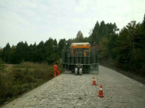 水泥路面破碎机.多锤头破碎机四川重庆出租出售