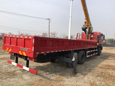 东风畅行后八轮玉柴240马力随车吊三轴徐工12吨随车吊