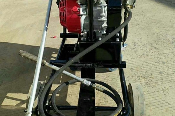 供应东城小型移动式乳化沥青撒布洒布机市政路面修补养护修复喷淋式喷洒机沥青洒布机