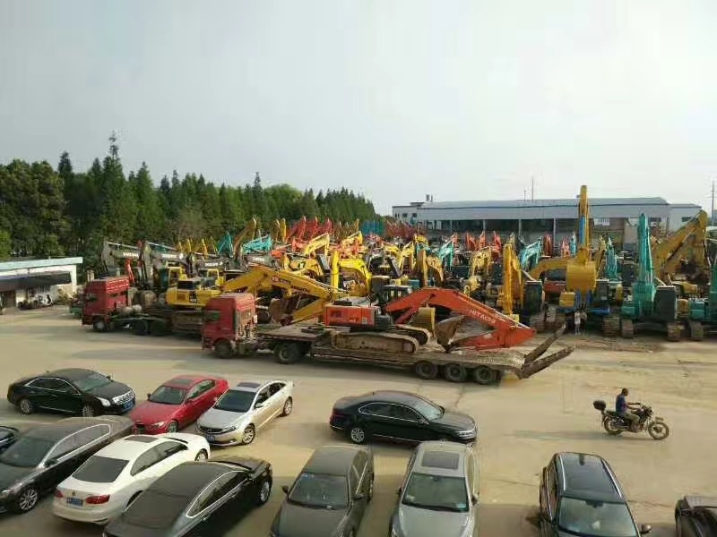 重庆二手挖掘机市场，新款小松200、240|卡特320、336二手挖掘机出售
