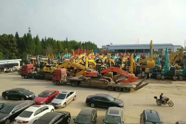 重慶二手挖掘機市場，新款小鬆200、240|卡特320、336二手挖掘機出售