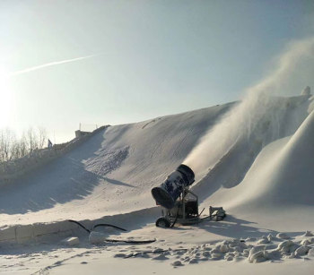 造雪机助力冰雪旅游产业