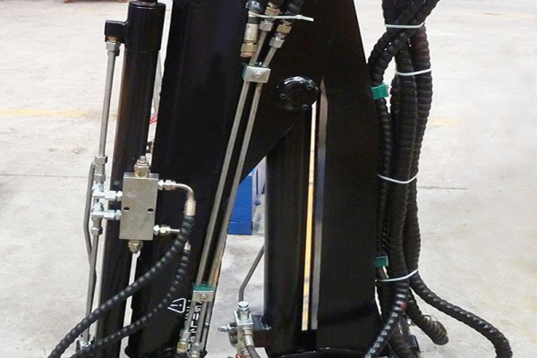 智能折臂吊小吊機 自行走履帶吊小型起重運輸車小貨車折疊吊機可按需定做