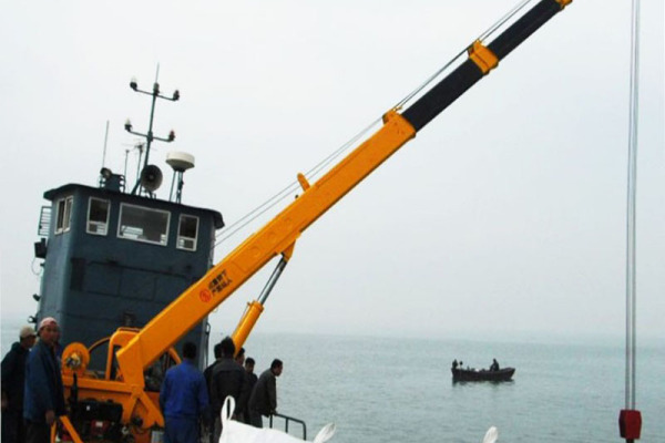 遼寧營口液壓伸縮式貨物裝卸船吊  港口船用液壓折臂式船吊
