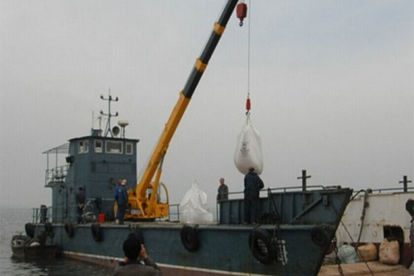 辽宁锦州定制生产船吊码头吊 海上港口悬臂起重机厂家供应
