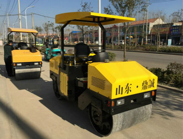 三吨双钢轮压路机 座驾式振动轧道机 沟槽回填土压实机
