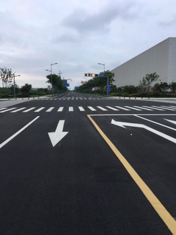 南京道路划线❖道路路段车道宽度具体要求❖南京达尊交通工程公司
