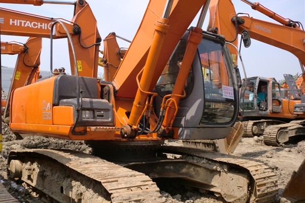 日立120、200、220、240、350等二手挖掘机低价出售