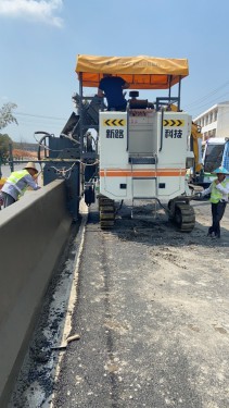 供应徐州新路智能科技NC1300路缘成型机-滑模水沟路缘石防撞护栏