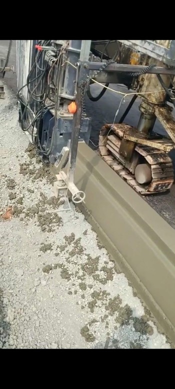 出租徐州新路智能科技NC1300路缘成型机-滑模水沟路缘石防撞护栏