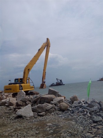 供应16米二段式加长大小臂海上打捞卡特320挖掘机加长臂