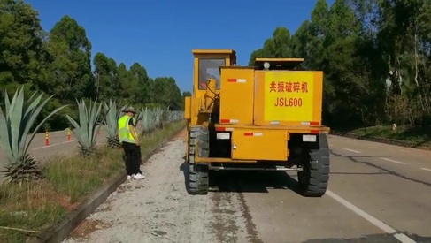 混凝土路麵共振破碎機廠家 巨盛機械設備